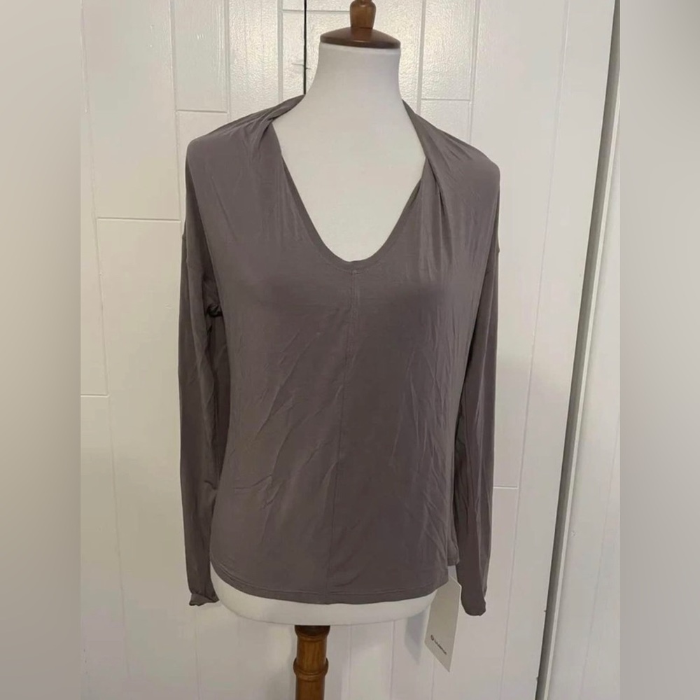 NWT Lululemon Deep Stretch Long Sleeve Size 8 grey / Lavender